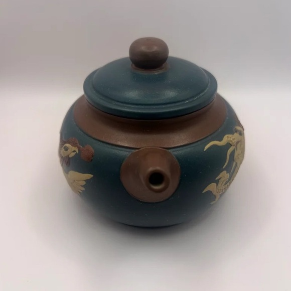Vintage Yixing Zisha Clay Teapot – Handcrafted Chinese Purple Sand Pot - Picture 4 of 10